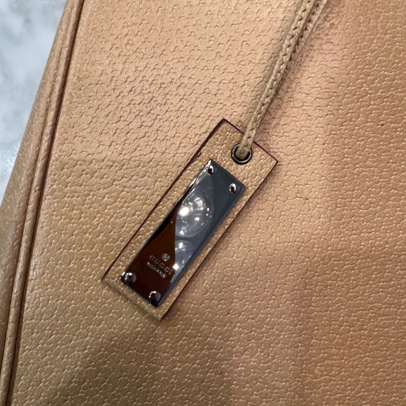 Vintage Gucci slide closure handbag - Picture 2 of 16